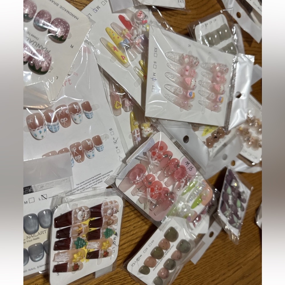 Lot of 20 Stylish Press-On Nails random mystery pick!!